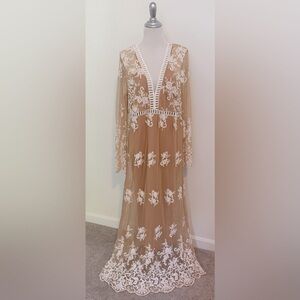 Elegant Tan and White Lace Maxi Dress Size 2X